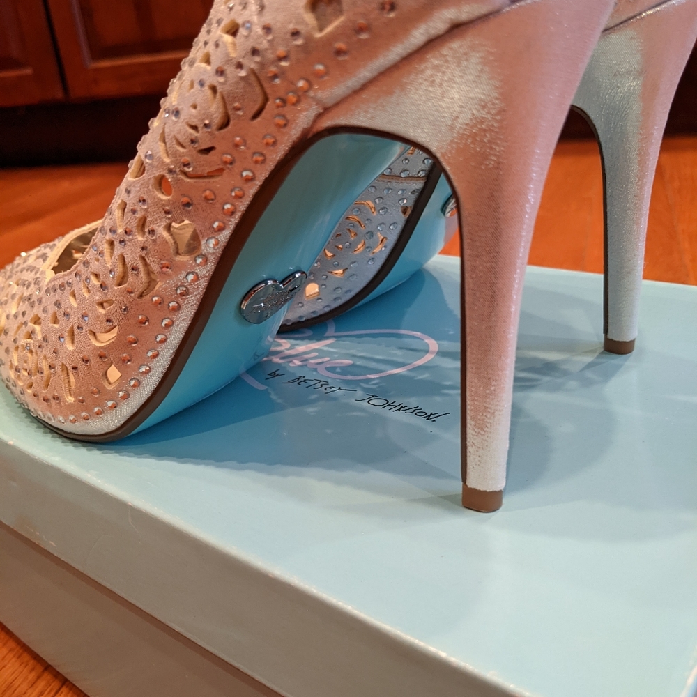 Betsey Johnson Shoes - Picture 4 of 5